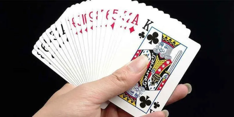 Phỏm là một trò chơi đánh bài phổ biến trong văn hóa Việt Nam